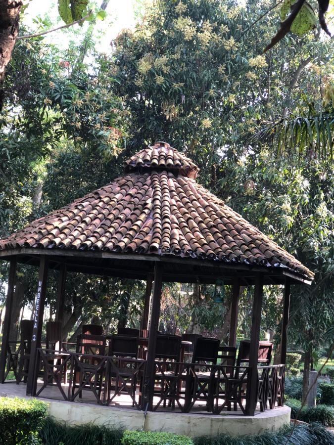 Rhino Lodge Bardia Pvt Ltd Bardiya Exterior foto